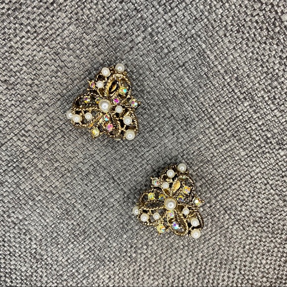 AB Crystal & Faux Pearl Triangular Clip On Earring - Picture 4 of 6